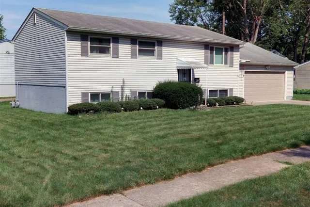 3649 Makassar Dr, Westerville, OH 43081