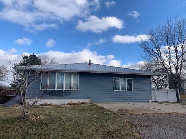 902 E  12th Ave, Webster, SD 57274