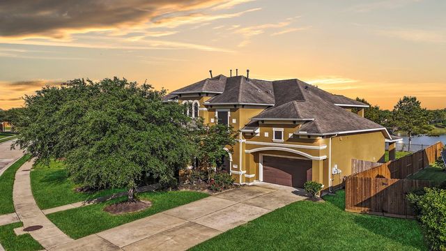 13104 Southern Manor Dr, Pearland, TX 77584