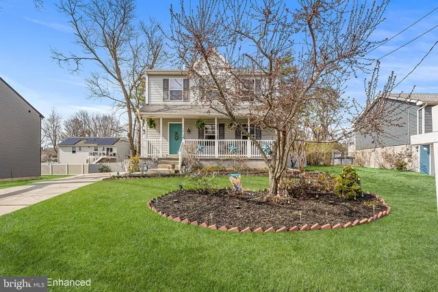 16 Lincoln Ave, Sicklerville, NJ 08081