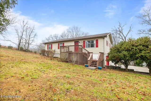 155 Mozingo Ln, Jacksboro, TN 37757