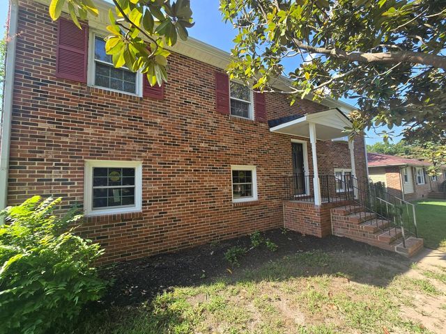 1211 Clifton Dr, Colonial Heights, VA 23834