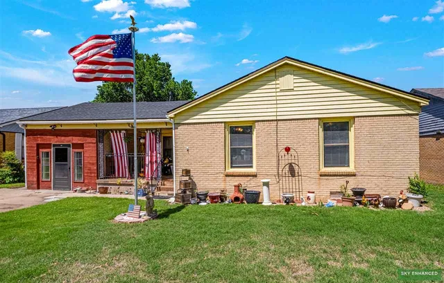 2107 NW Bell Ave, Lawton, OK 73507