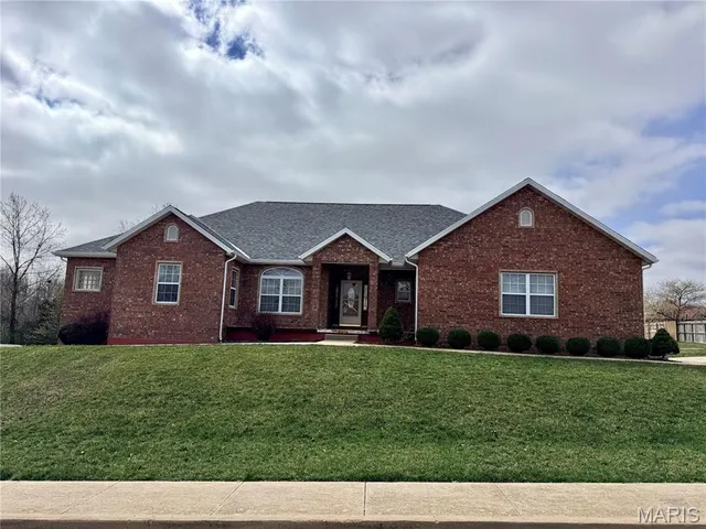 220 April Dr, Saint Robert, MO 65584