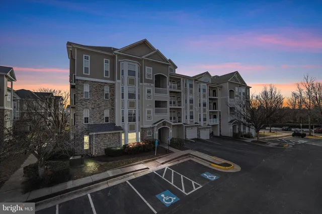 506 Sunset View Ter SE #101, Leesburg, VA 20175