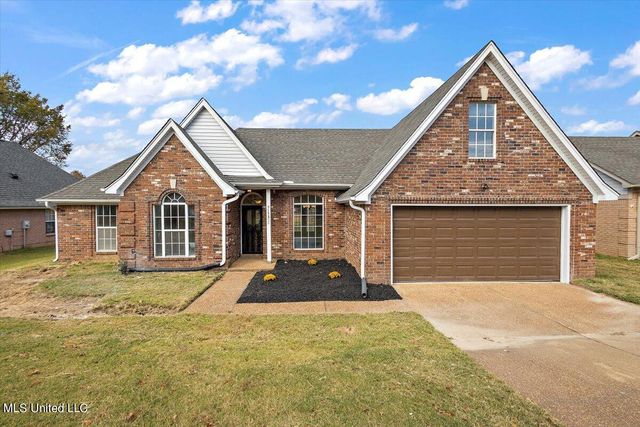 9158 Lakeside Dr, Olive Branch, MS 38654