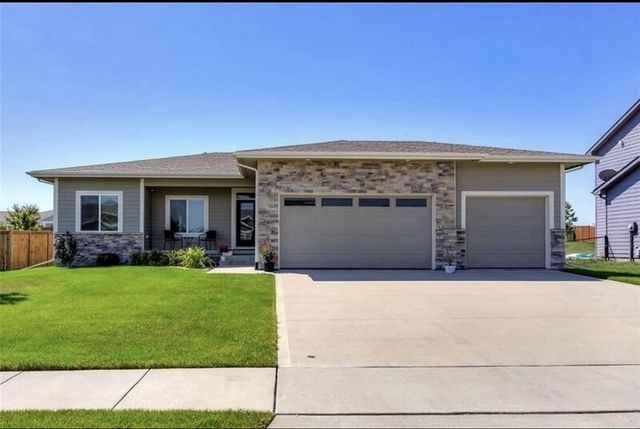 580 NE Bowman Dr, Waukee, IA 50263