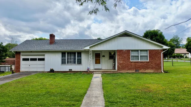 123 Chestnut Ave  E, Alderson, WV 24910