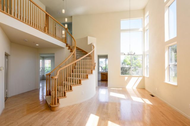 82 Belhaven Ct, Daly City, CA 94015