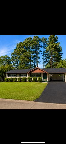 15 Greenway Dr, Jackson, TN 38305