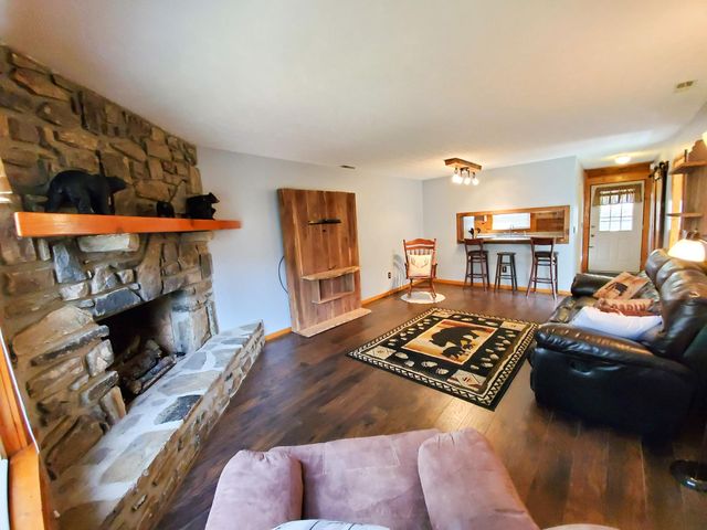 24 Mulberry Ln, Maggie Valley, NC 28751