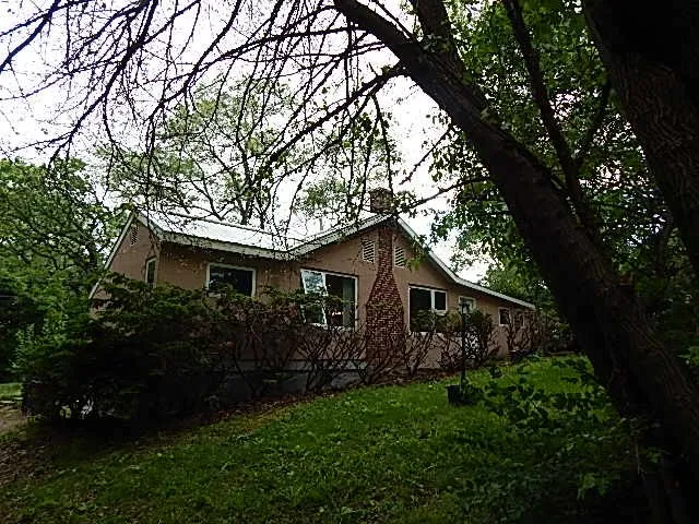 129 Oakwood Ave, Edgerton, WI 53534
