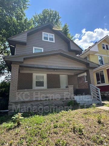 3203 E  26th Ter, Kansas City, MO 64127