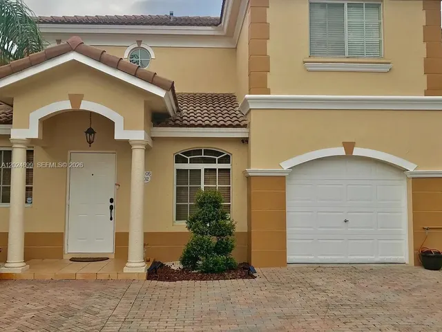 7305 NW 173rd Dr #102, Hialeah, FL 33015
