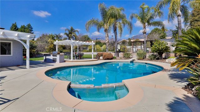 2066 N  Palm Ave, Upland, CA 91784