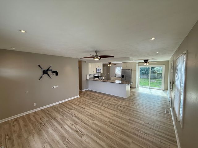 827 Washington Ave, Dixon, IL 61021