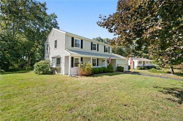 15 Ferry View Dr, Gales Ferry, CT 06335