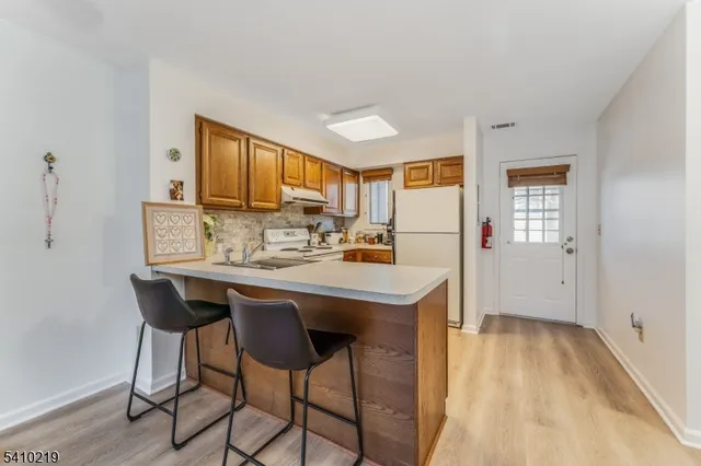 7 Westchester Ter, Annandale, NJ 08801