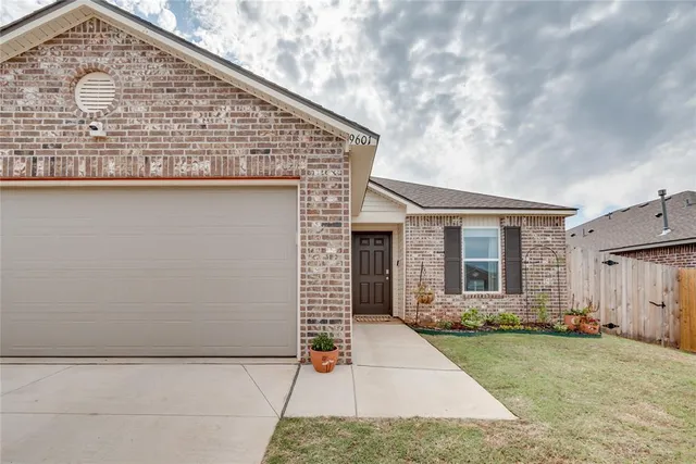 9601 Saddle Dr, Yukon, OK 73099