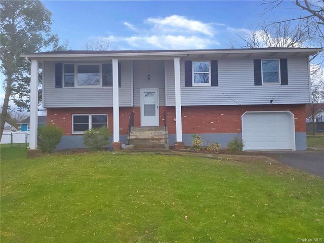 8 Brewster Drive, Middletown, NY 10940