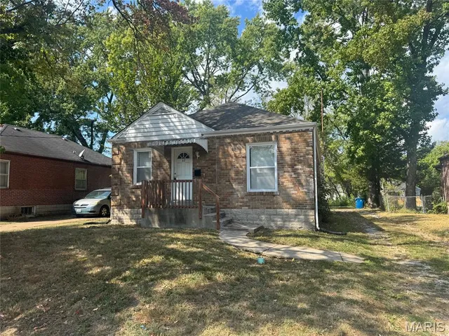 37 Lee Ave, Saint Louis, MO 63135