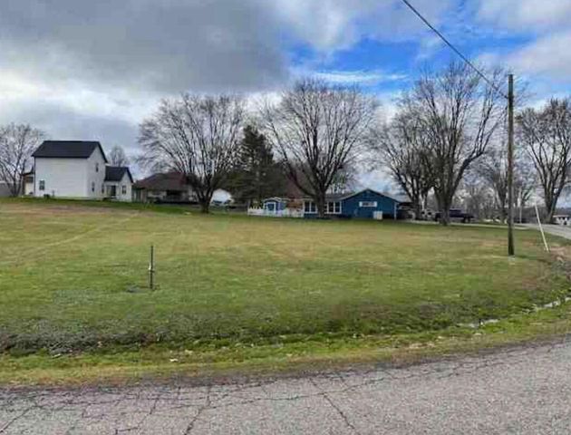 2 Lakeshore Dr W, Hebron, OH 43025