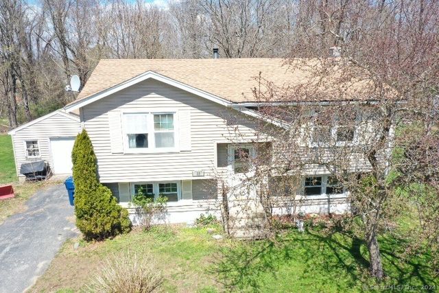 26 Oxbow Dr, Willimantic, CT 06226