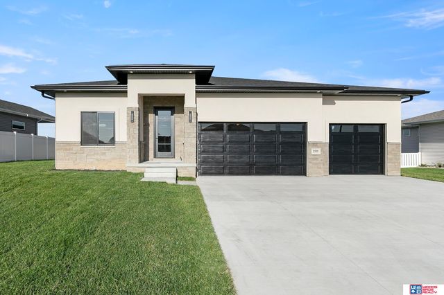 9430 Wilderness Sky Dr, Lincoln, NE 68516