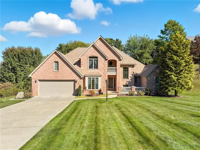2431 Woodland Hills Dr, New Castle, PA 16101