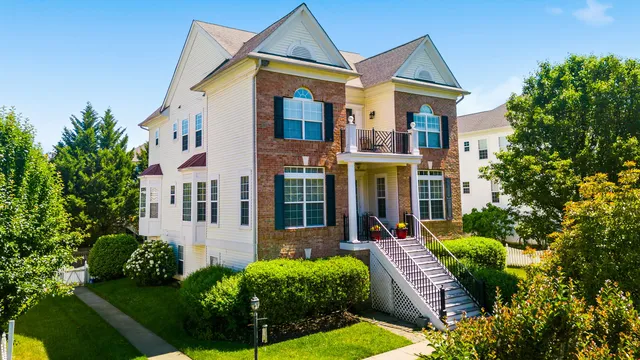 9206 Haines Dr, Lorton, VA 22079
