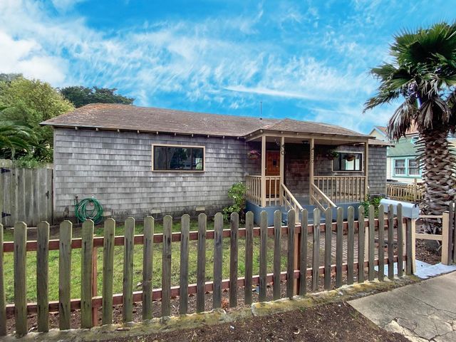 220 Minerva Ave, Pacifica, CA 94044