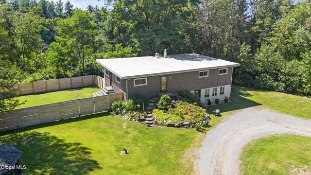 181 Wagon Wheel Drive, Kinderhook, NY 12106