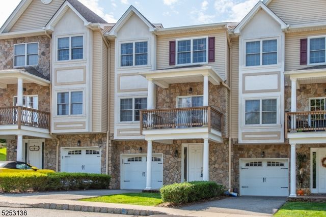 17 Halina Ln, Butler, NJ 07405