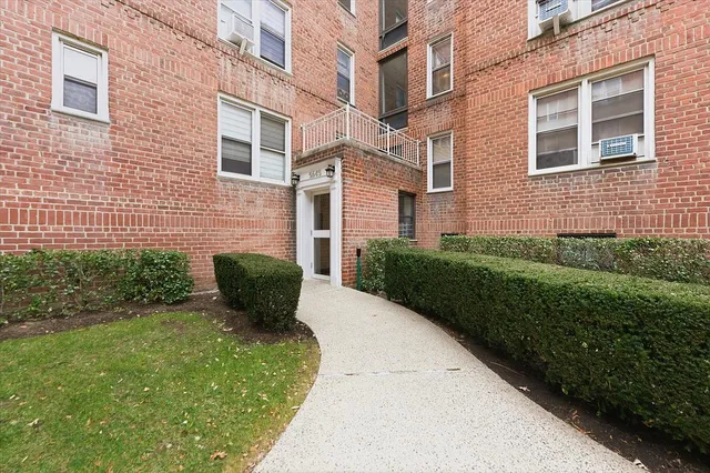 5645 Netherland Ave #2F, Bronx, NY 10471