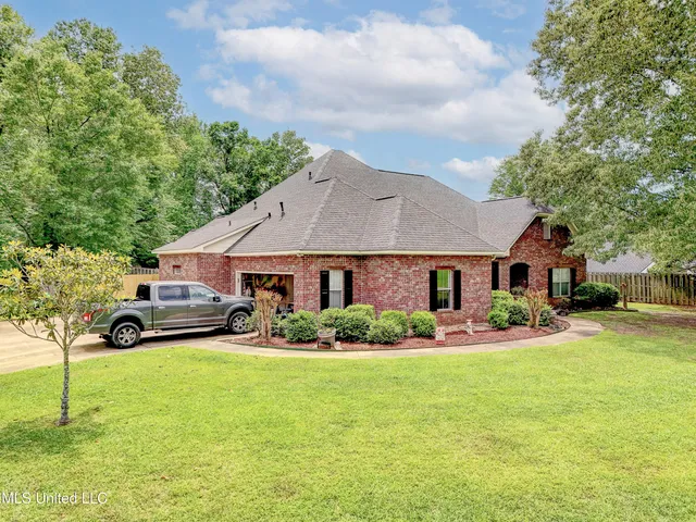 102 Grand Bear Cir, Vicksburg, MS 39183