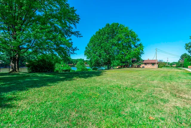 Vl Hollenbeck Cir, Cleveland, OH 44129