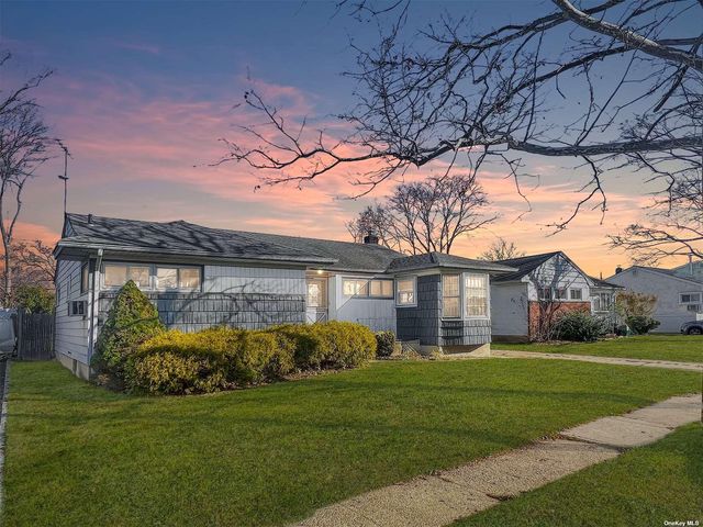 543 Bellmore Ave, East Meadow, NY 11554