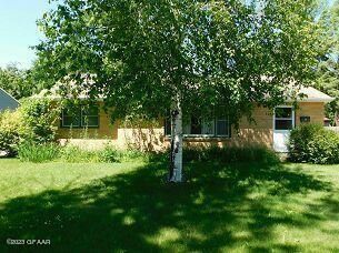 808 17th St NW, East Grand Forks, MN 56721