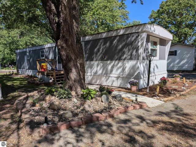 315 Linwood Ave, Alma, MI 48801