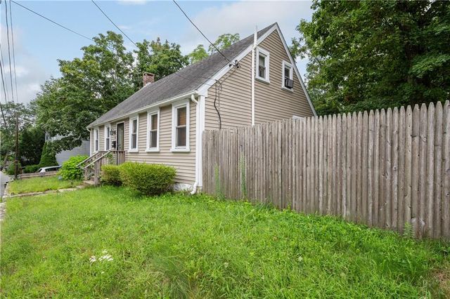 9 Parker St, Coventry, RI 02816