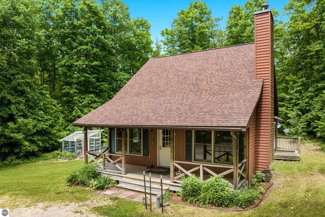 9031 County Road 612 NE, Kalkaska, MI 49646