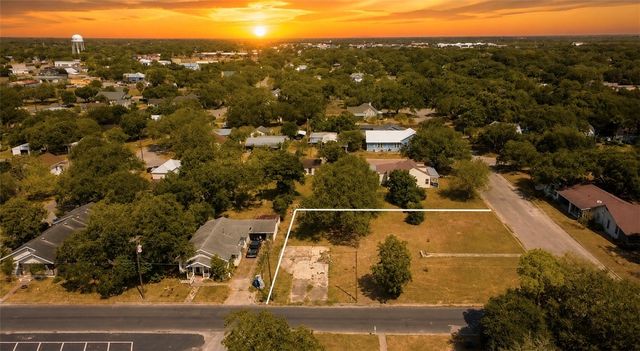 701 N  Buchanan St, Beeville, TX 78102