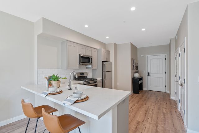 111 N  Madison Ave #2B-2Ba-1308Sqft, Pasadena, CA 91101