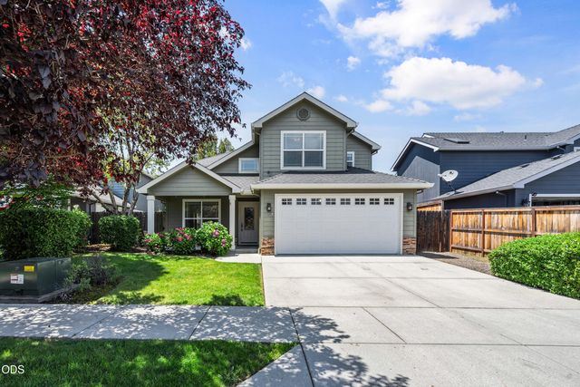 657 Spring Valley Dr, Medford, OR 97501