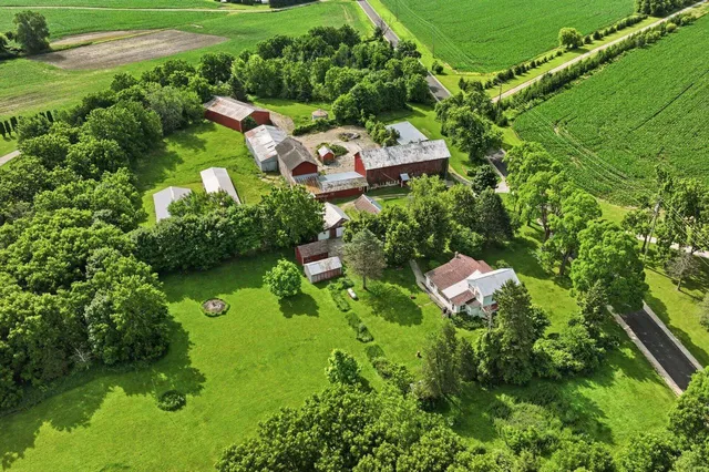 W762 Honey Creek ROAD, Burlington, WI 53105