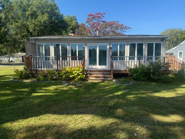 4909 Hine Dr, Shady Side, MD 20764