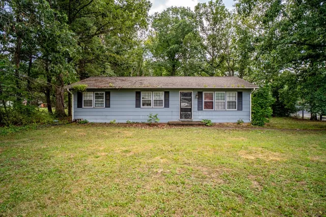 26 Hutchinson Ln, Waynesboro, VA 22980