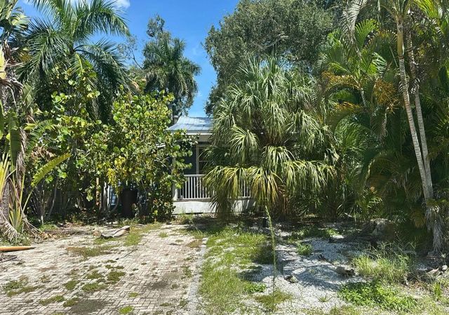 5825 27th Ave S, Gulfport, FL 33707