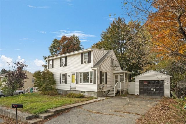 15 Wellworth St, Lowell, MA 01854