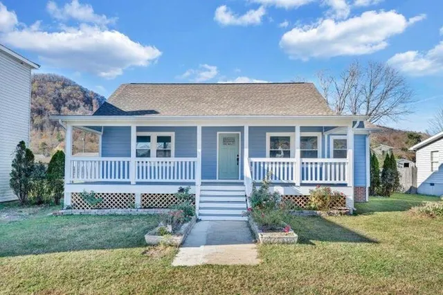 712 Anderson St, Glasgow, VA 24555